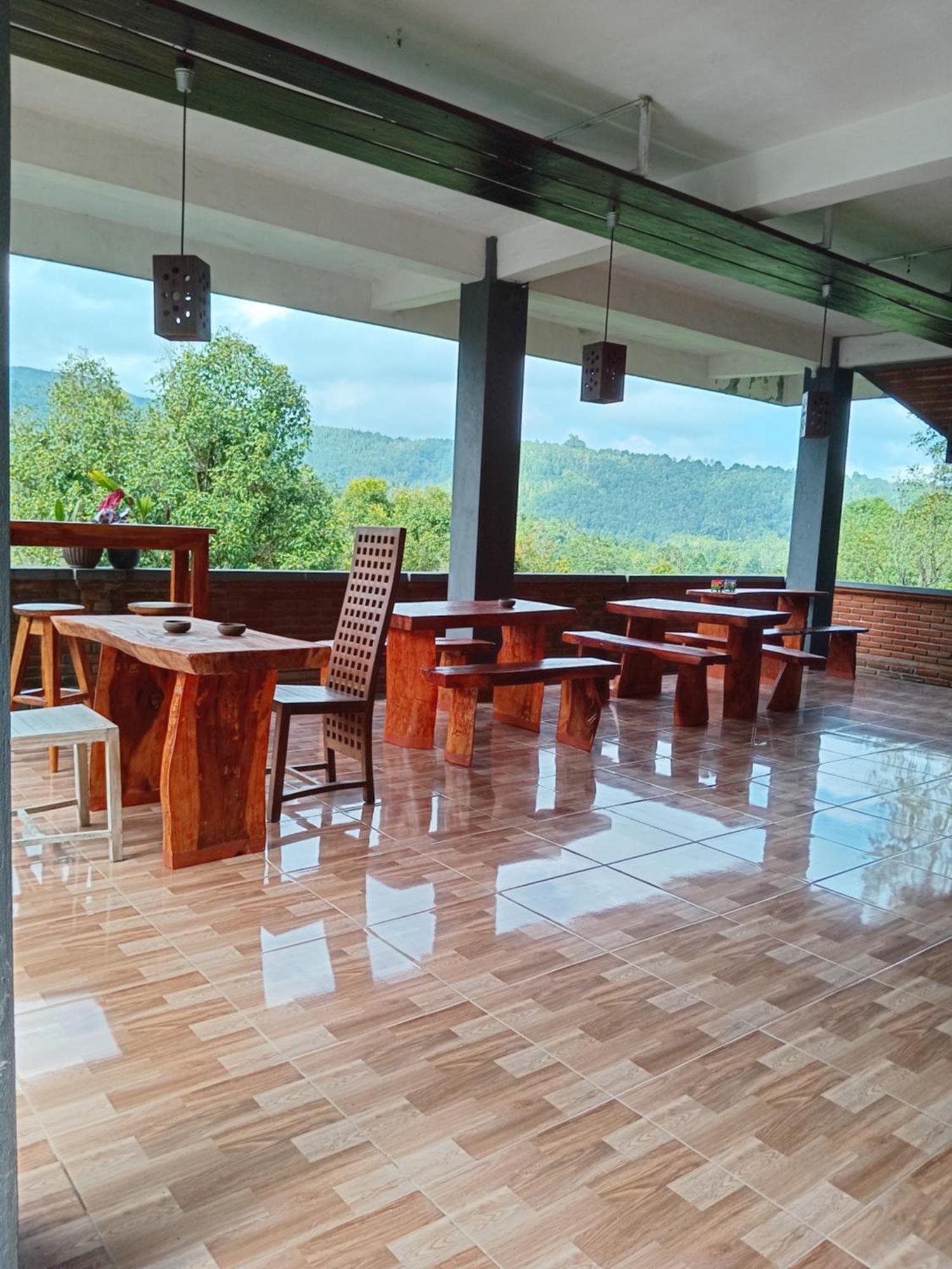 Kanaya & Warung Heaven